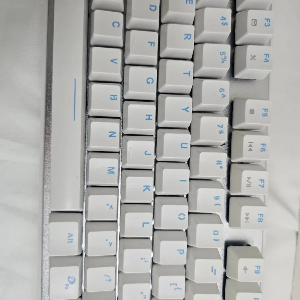 Dareu EK807G – TKL Wireless Mechanical Keyboard white raised keys, works great